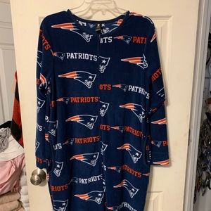 🏈NEW ENGLAND PATRIOTS ~ WOMENS ONEZIE - L 🏈